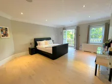 Kings Warren, Leatherhead, KT22 photo 13