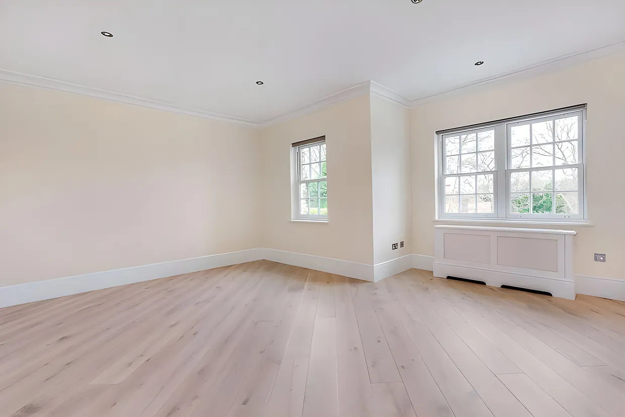 Kings Warren, Leatherhead, KT22 photo 14
