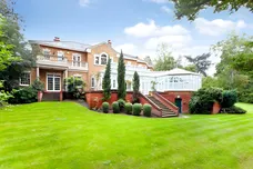 Kings Warren, Leatherhead, KT22 photo 17