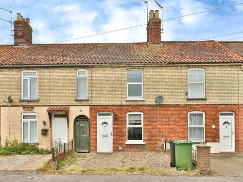Crown Road, Derehamphoto