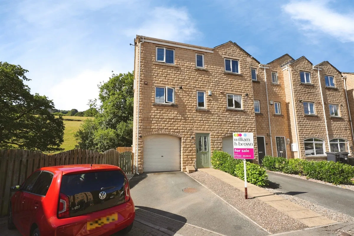 Larch Close, Wheatley, HALIFAX