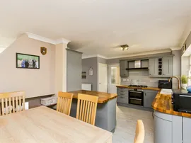 Hylands Close, Crawley thumb 3