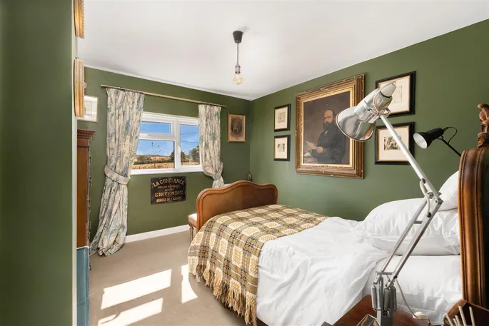 Property carousel image 10