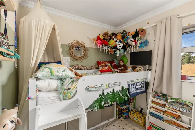 Property carousel image 12