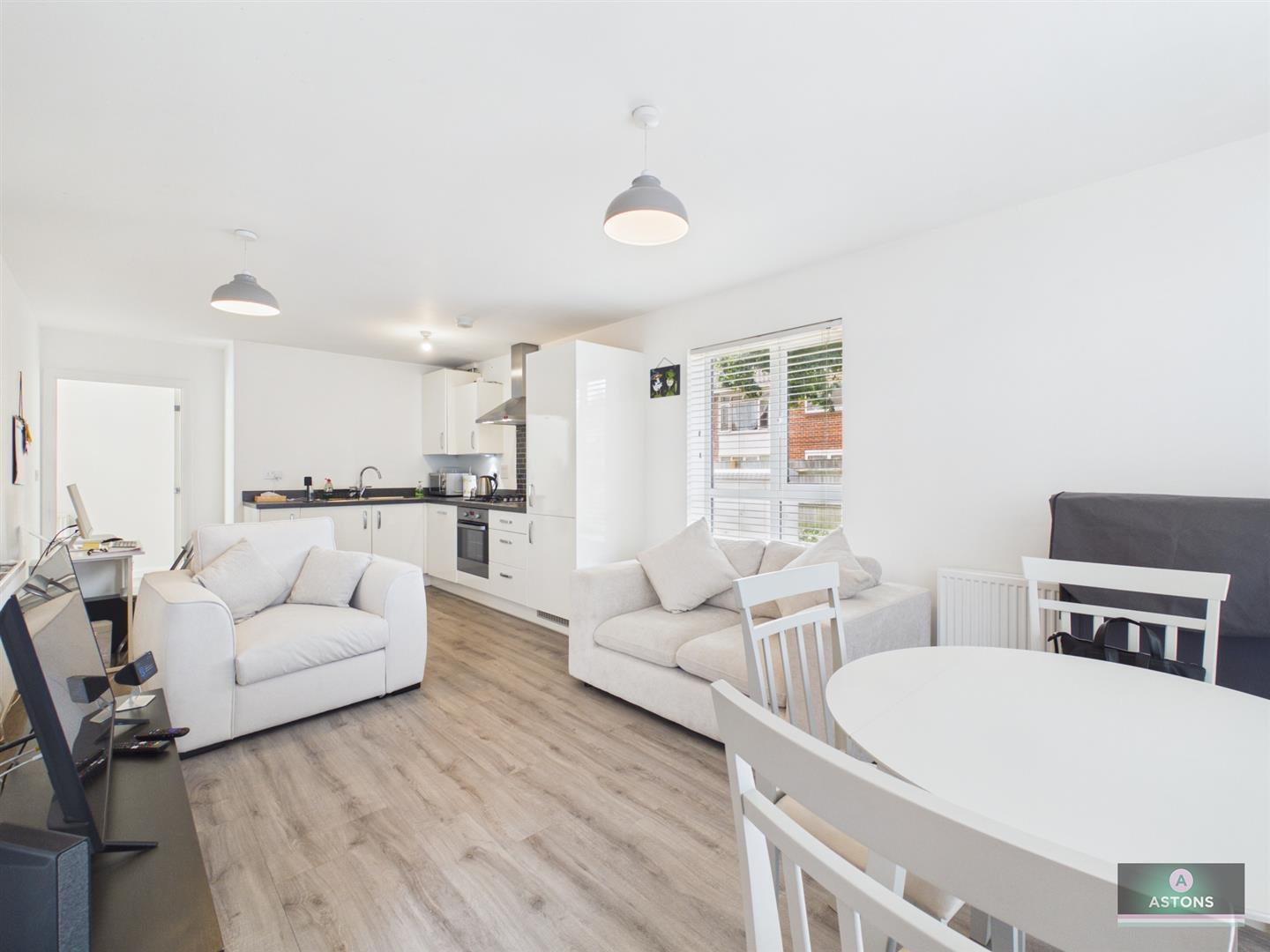 Bedivere Road, Ifield Image 4