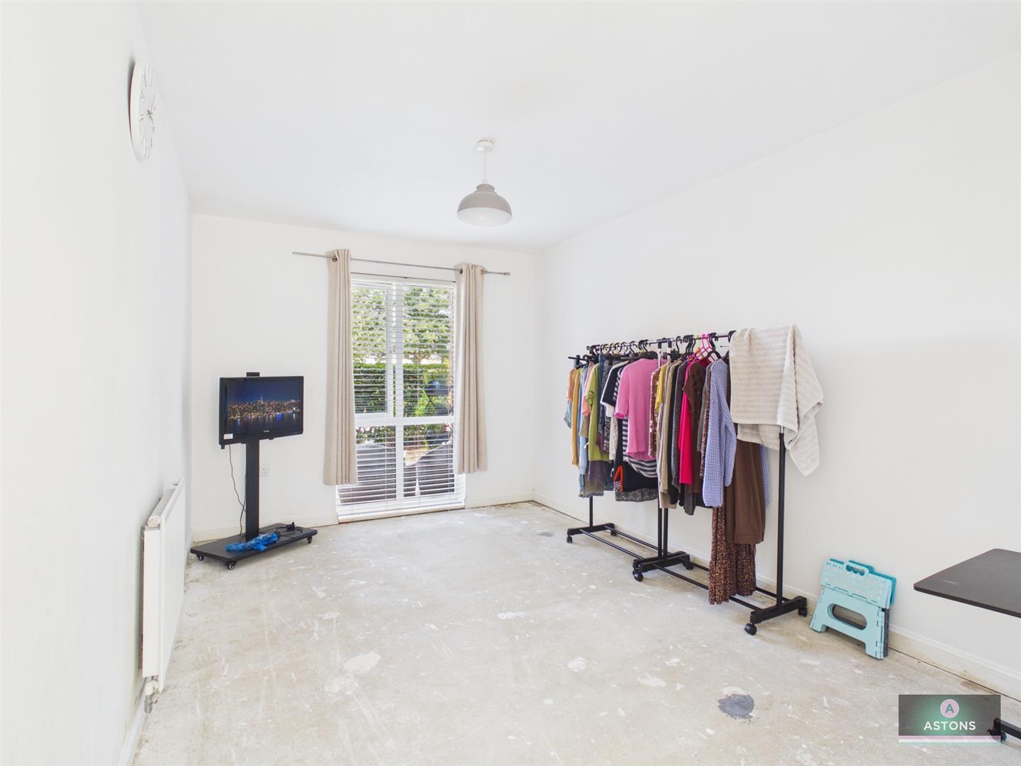 Bedivere Road, Ifield Image 6