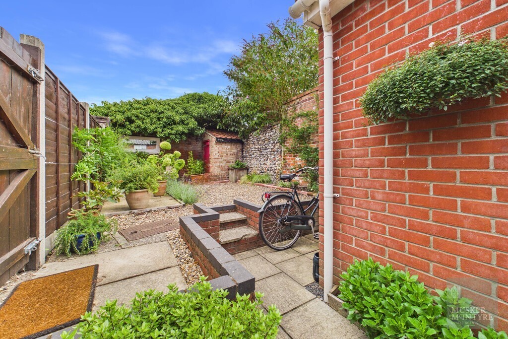 Lower Olland Street, Bungay Image 16