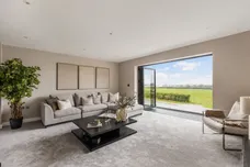 The Furlongs, Tadworth, KT20 photo 3