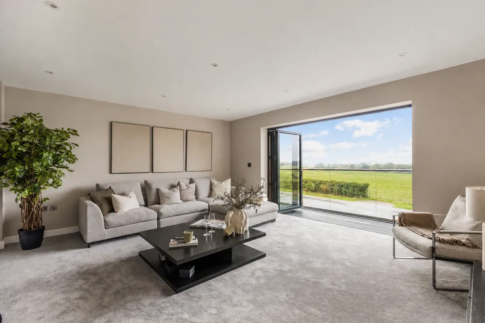 The Furlongs, Tadworth, KT20 photo 3