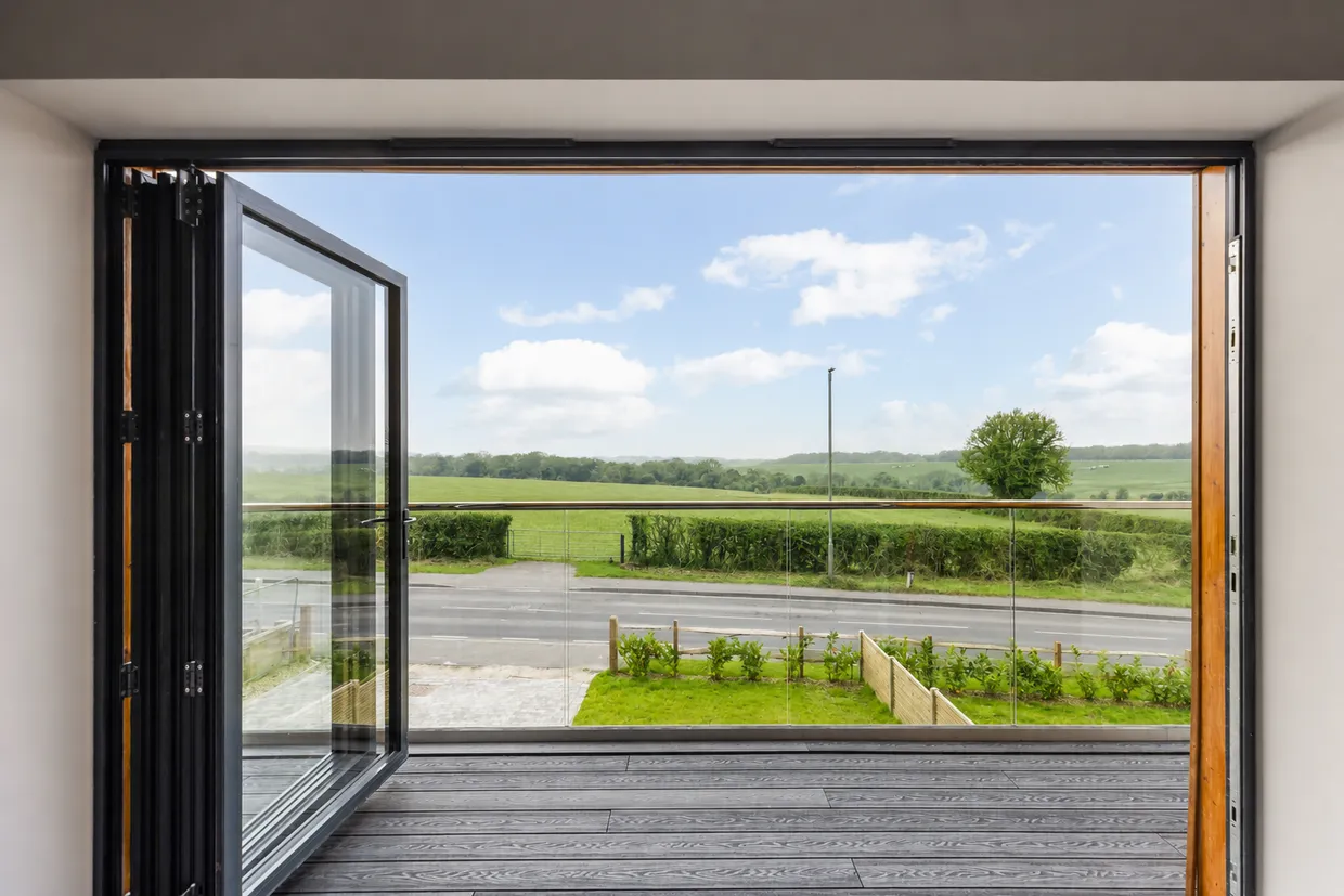 The Furlongs, Tadworth, KT20 photo 6