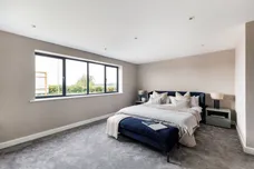 The Furlongs, Tadworth, KT20 photo 9