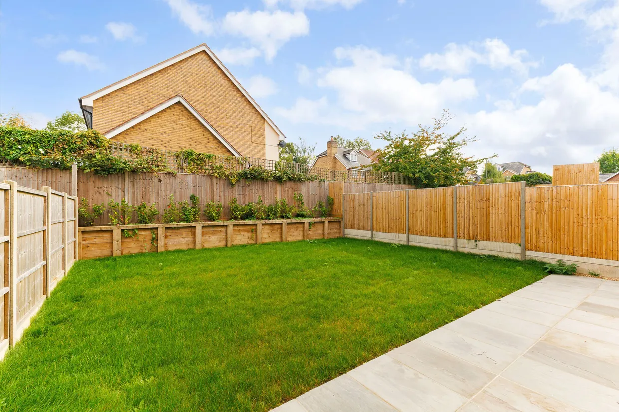 The Furlongs, Tadworth, KT20 photo 13