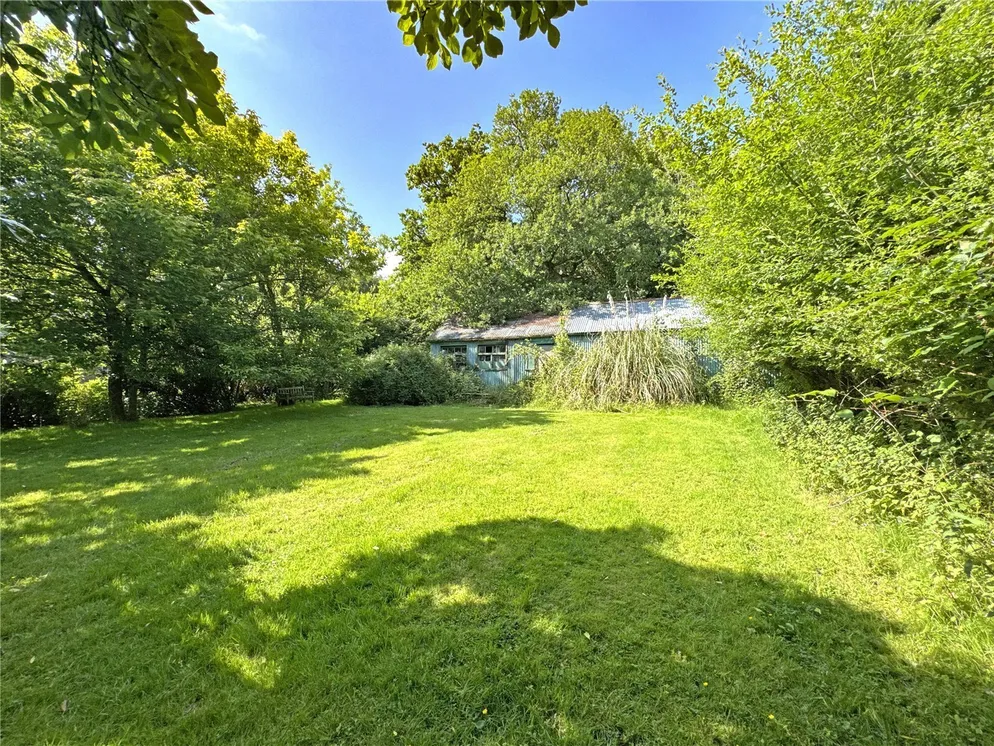 Property carousel item 6
