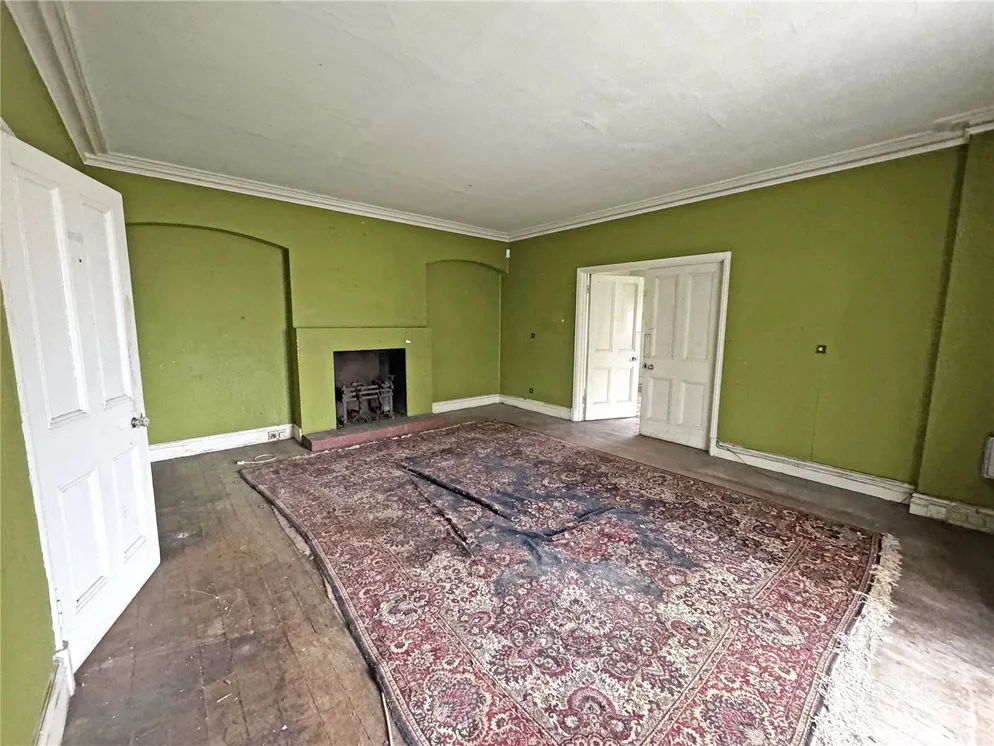 Property carousel item 9