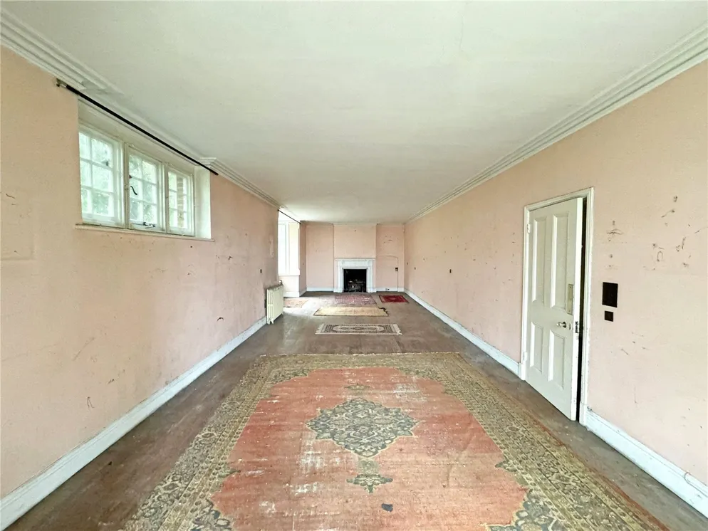 Property carousel item 13