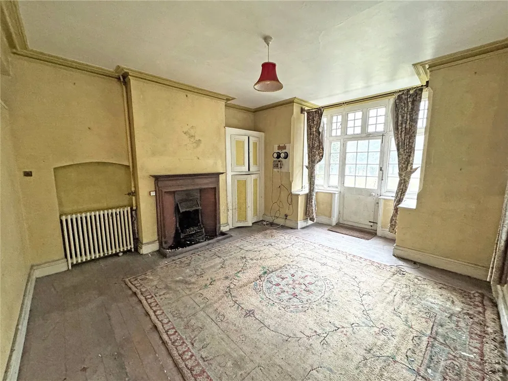 Property carousel item 18