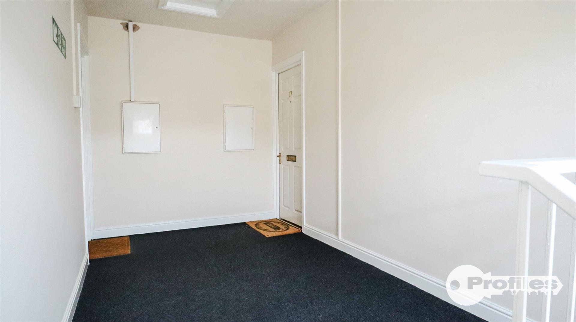 Regency Court, Burbage Image 2