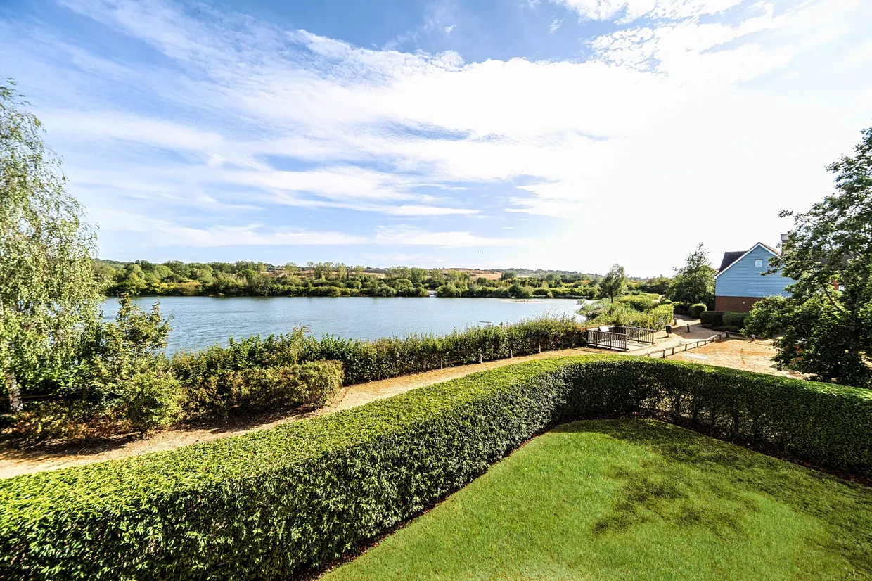 Lilley Mead, Redhill, RH1 photo 6