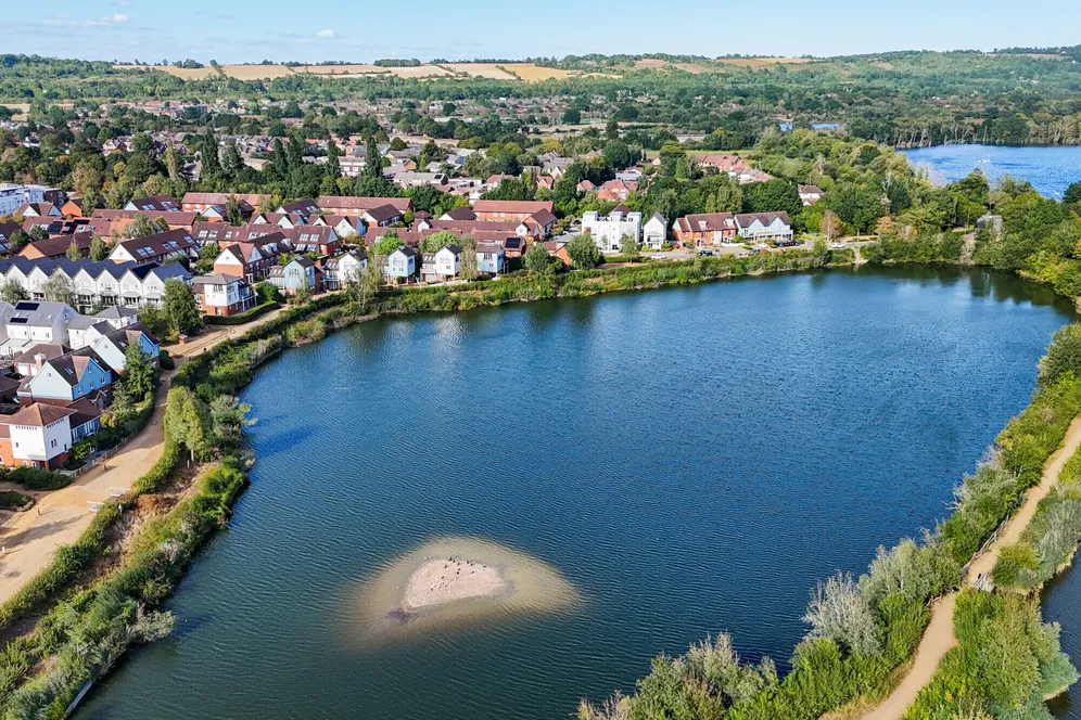 Lilley Mead, Redhill, RH1 photo 8