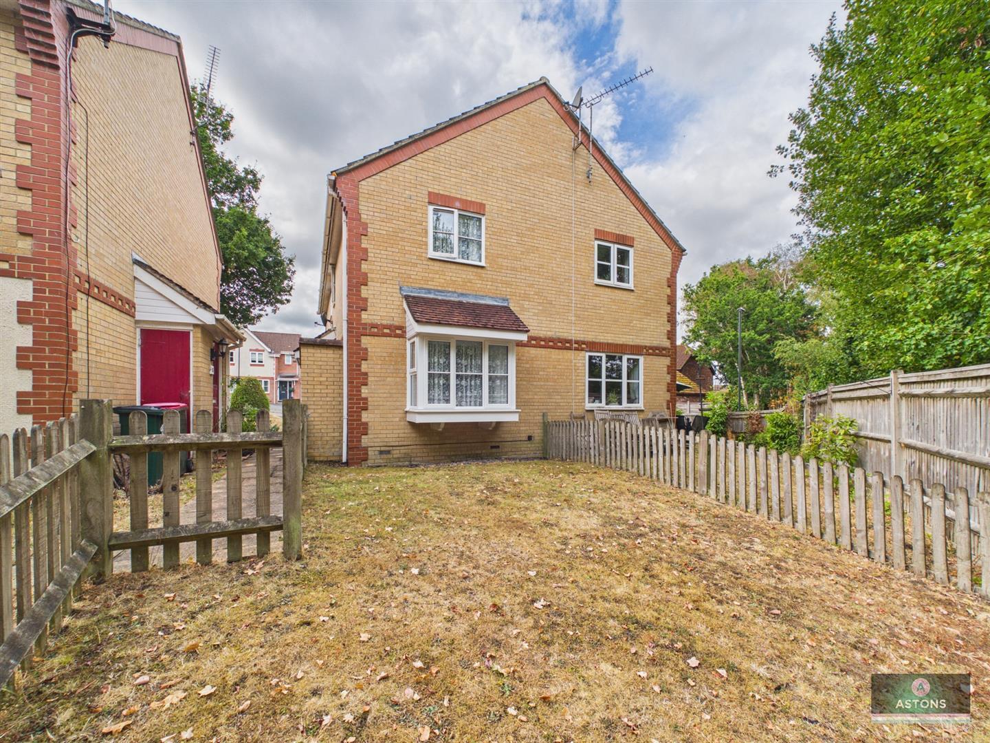 Dakin Close, Maidenbower, Crawley Image 3