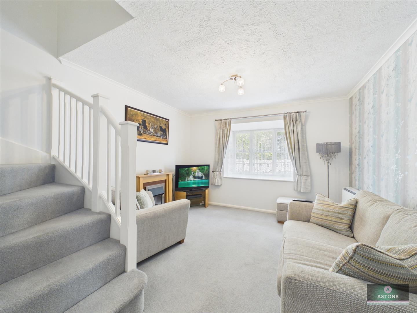 Dakin Close, Maidenbower, Crawley Image 4
