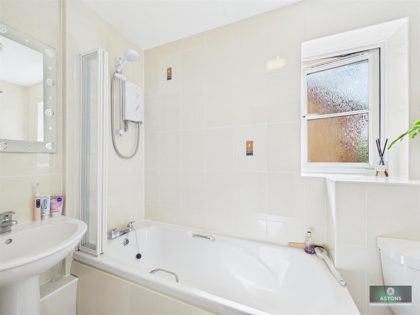 Dakin Close, Maidenbower, Crawley Image 6