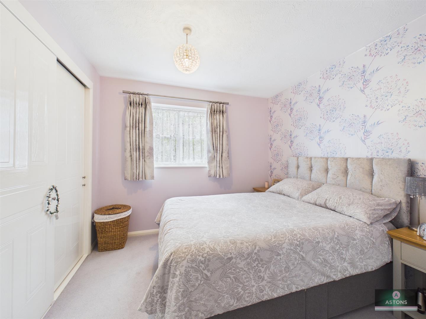 Dakin Close, Maidenbower, Crawley Image 7