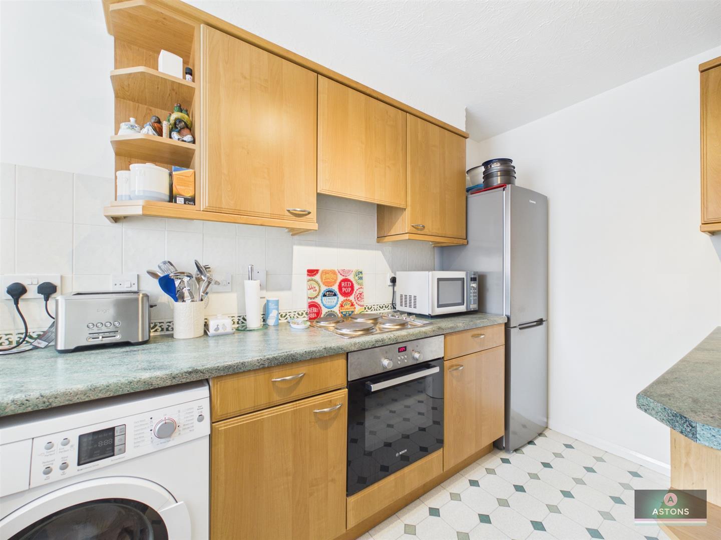 Dakin Close, Maidenbower, Crawley Image 9