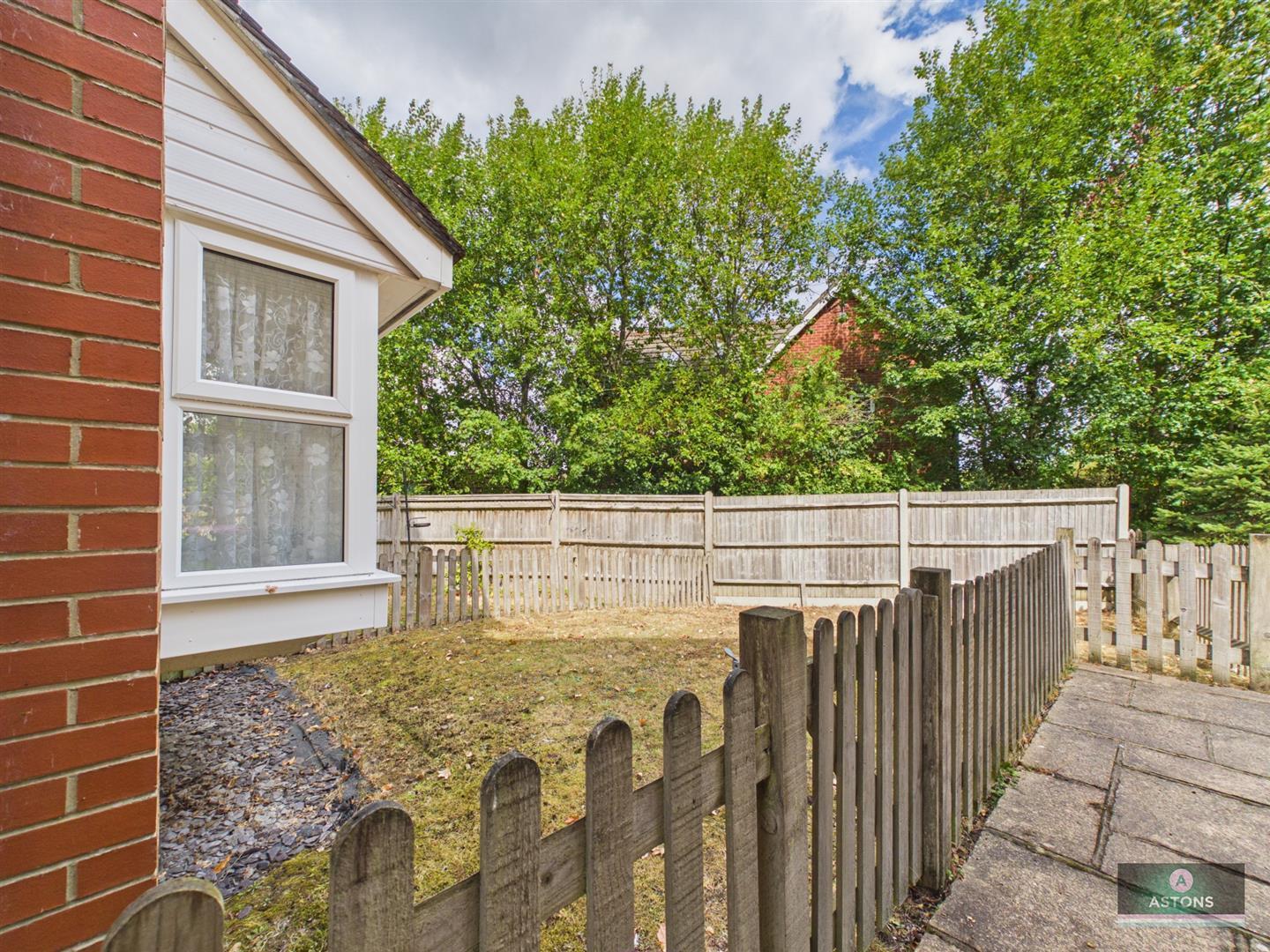 Dakin Close, Maidenbower, Crawley Image 12
