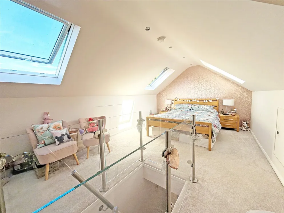 Property carousel item 9