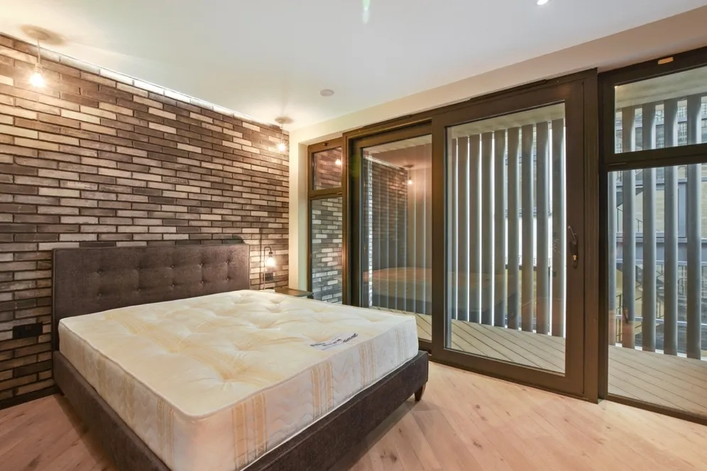 Mills Court London EC2A photo 4