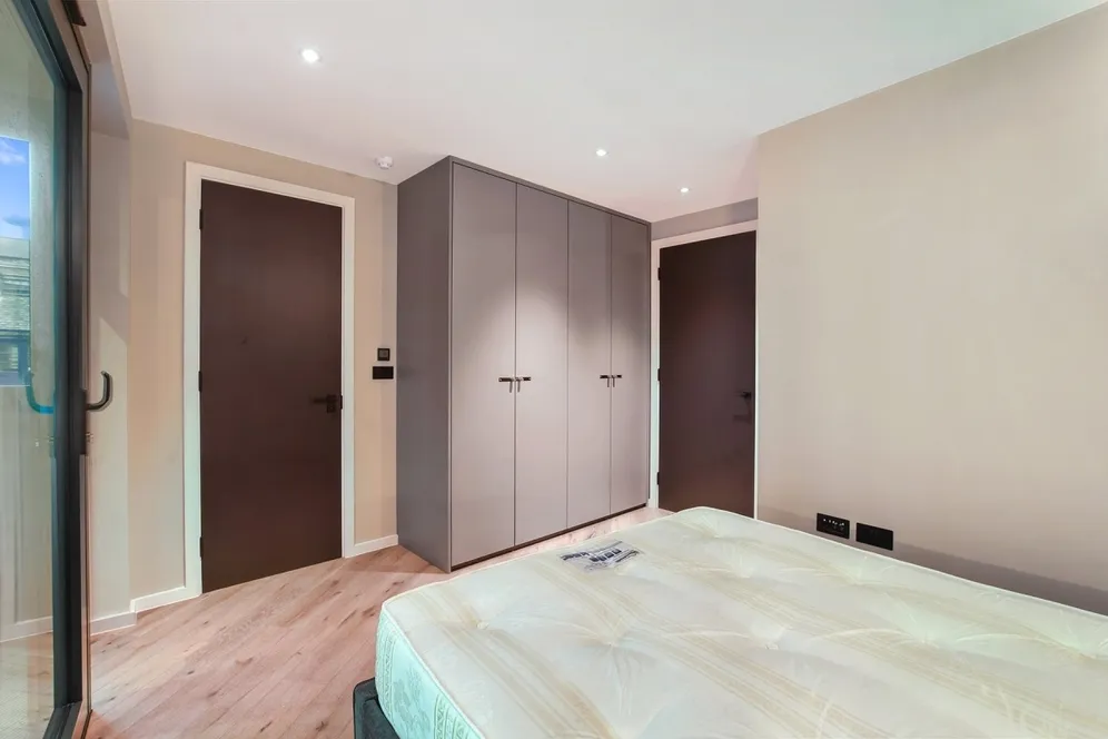 Mills Court London EC2A photo 5