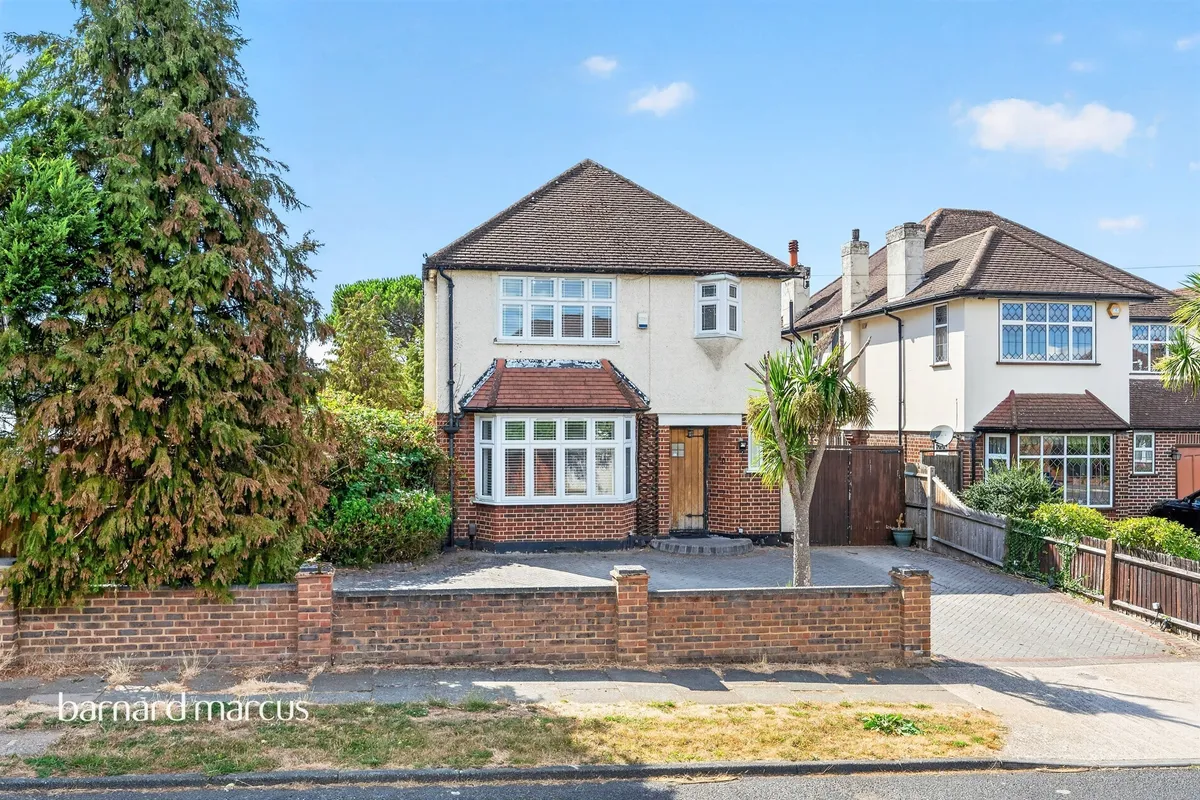 Avondale Avenue, Worcester Park