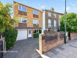 Lower Richmond Road, East Sheen, London photo