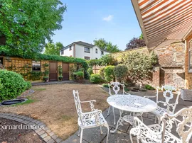 Lower Richmond Road, East Sheen, London photo