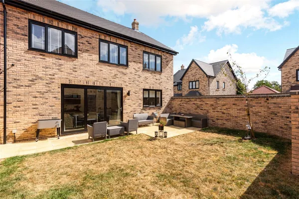 Poppyfield Road, Oundle, PE8 photo 13