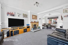 Burton Close, Chessington
