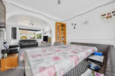 Burton Close, Chessington