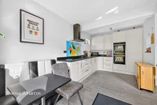 Burton Close, Chessington