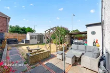 Burton Close, Chessington
