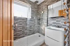 Burton Close, Chessington