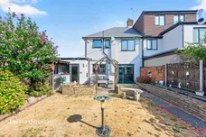 Burton Close, Chessington