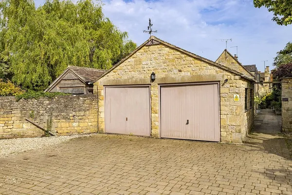 High Street, Chipping Campden, GL55 photo 13