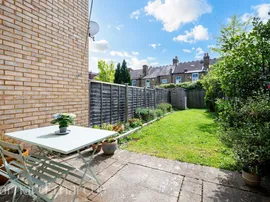 Bowman Mews, London thumb 3