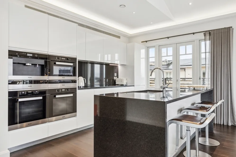 Penthouse Carnwath Road London SW6 photo 3