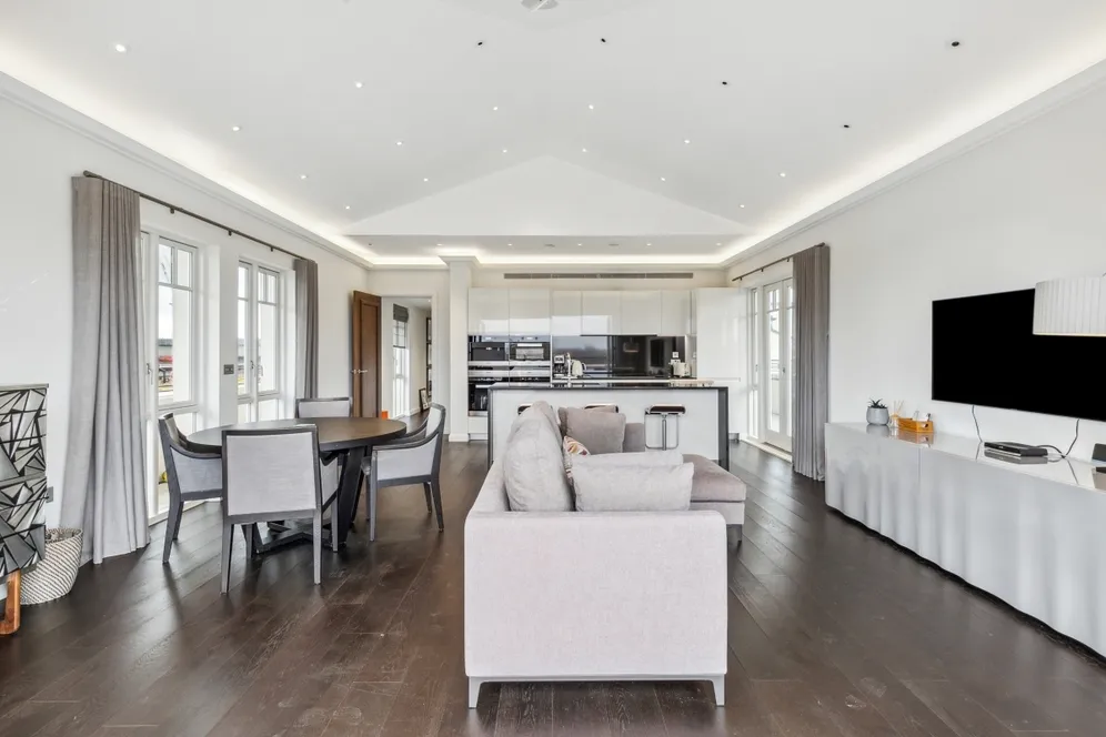 Penthouse Carnwath Road London SW6 photo 6