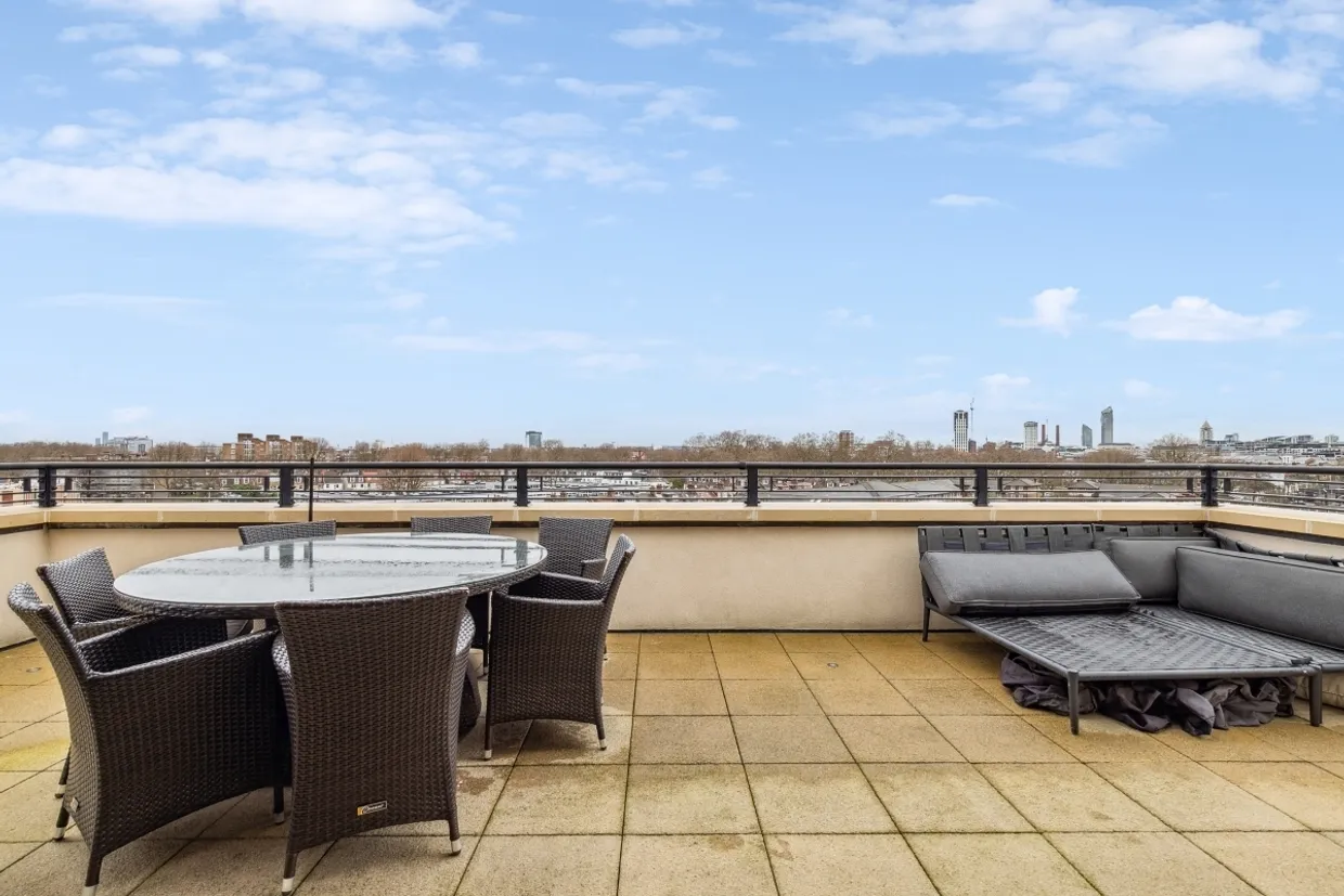 Penthouse Carnwath Road London SW6 photo 12