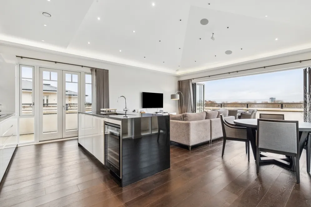 Penthouse Carnwath Road London SW6 photo 15