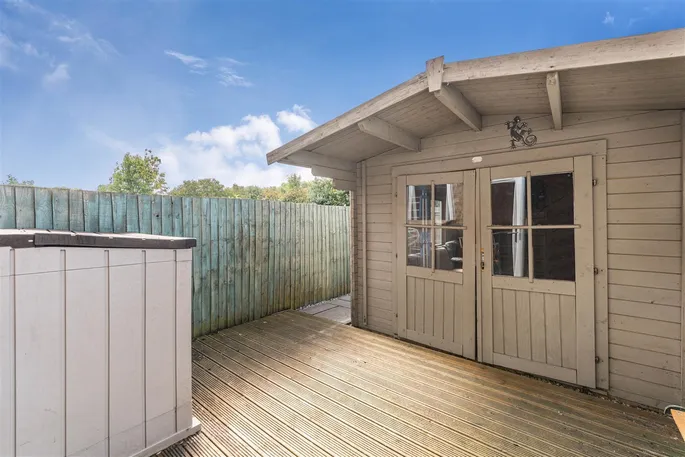 Property carousel image 11