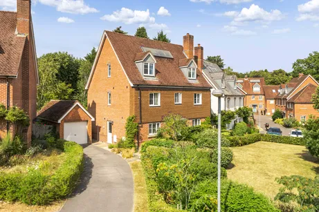Meadowlands Drive, Haslemere, GU27